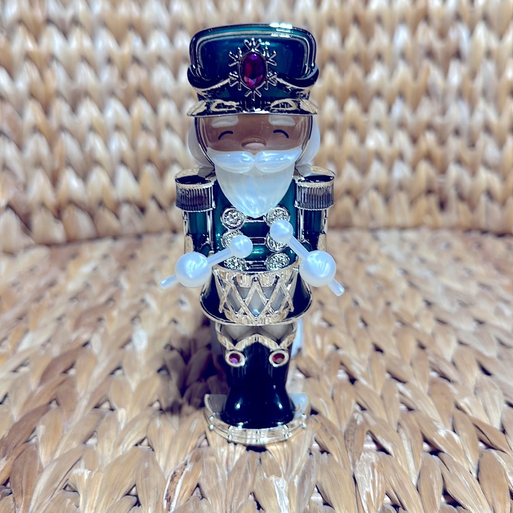 Nutcracker Wallflower Plug-In